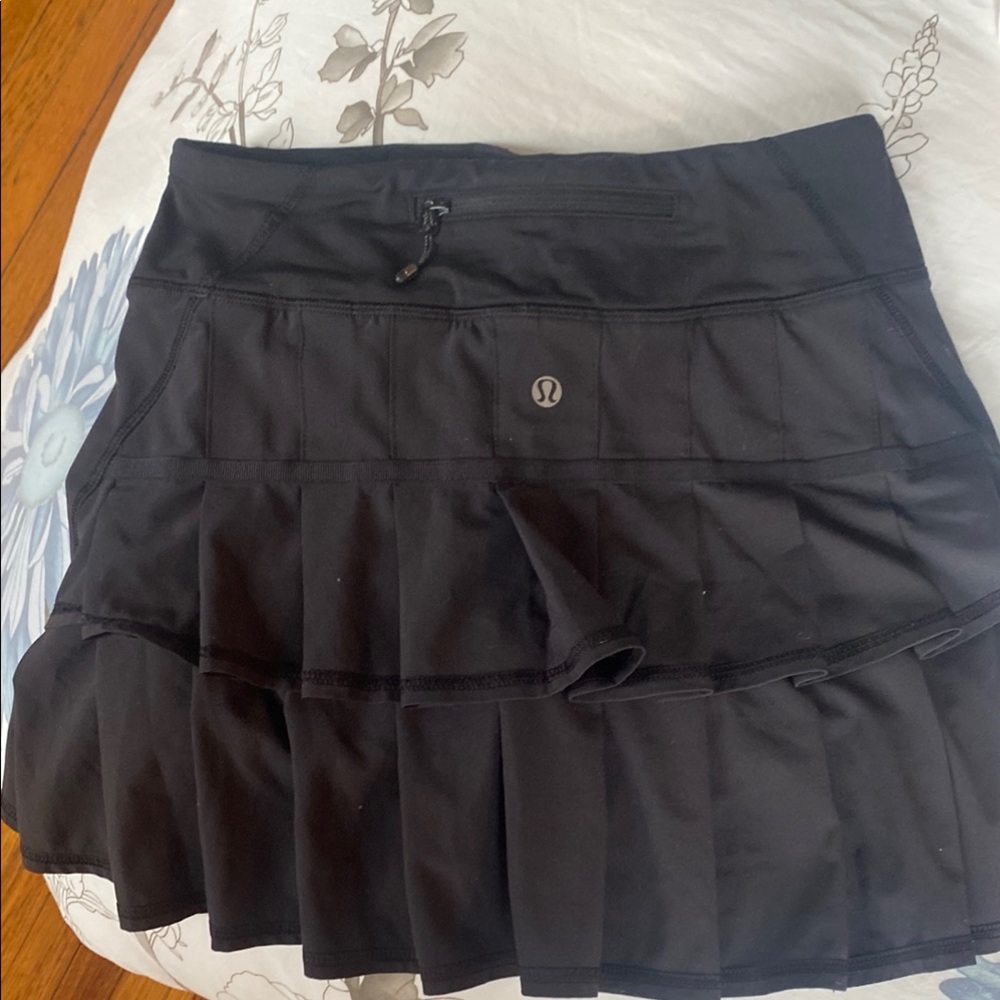lululemon athletica Black Women's Skirt sz 2
